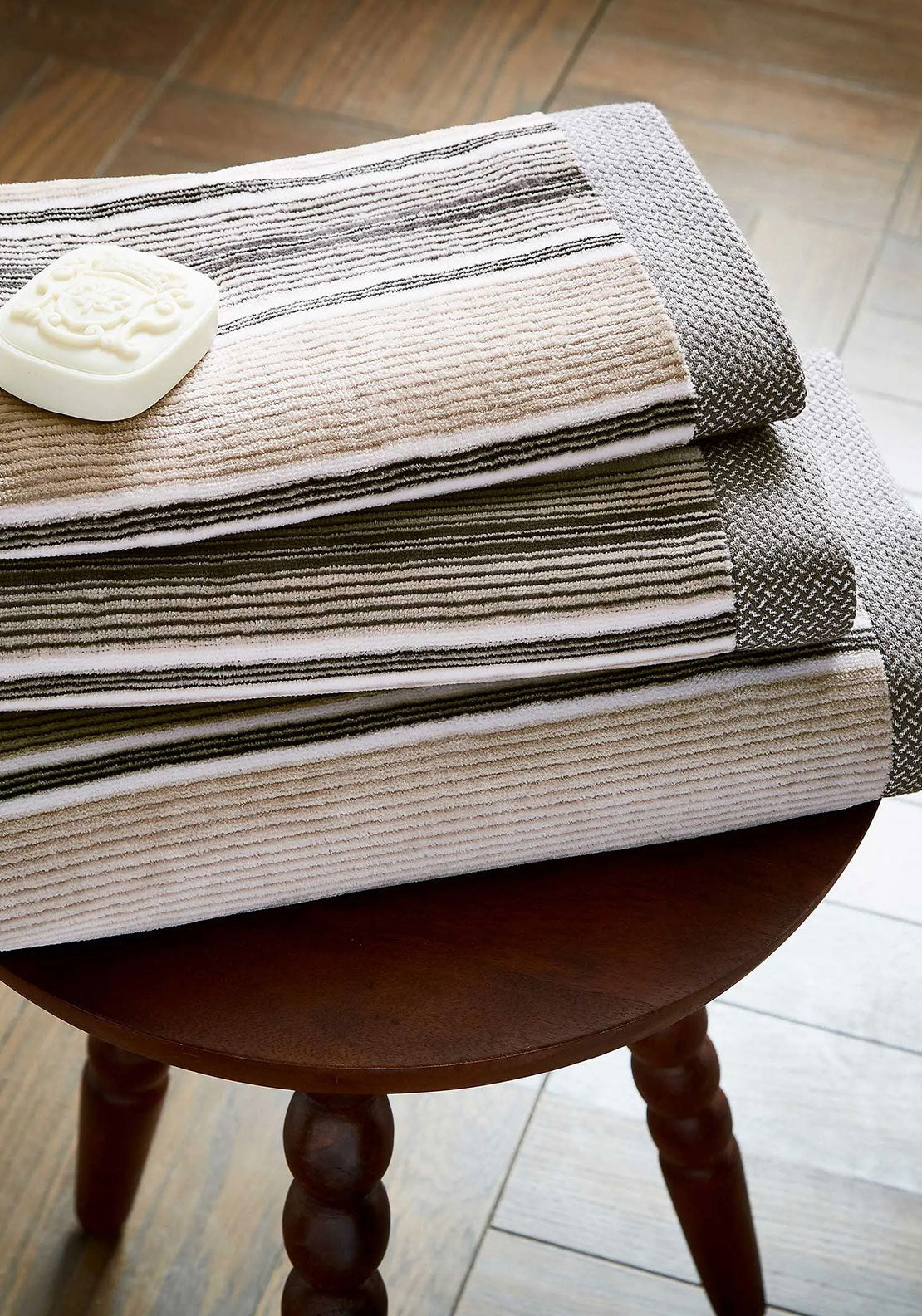FLORENCE HAND TOWEL