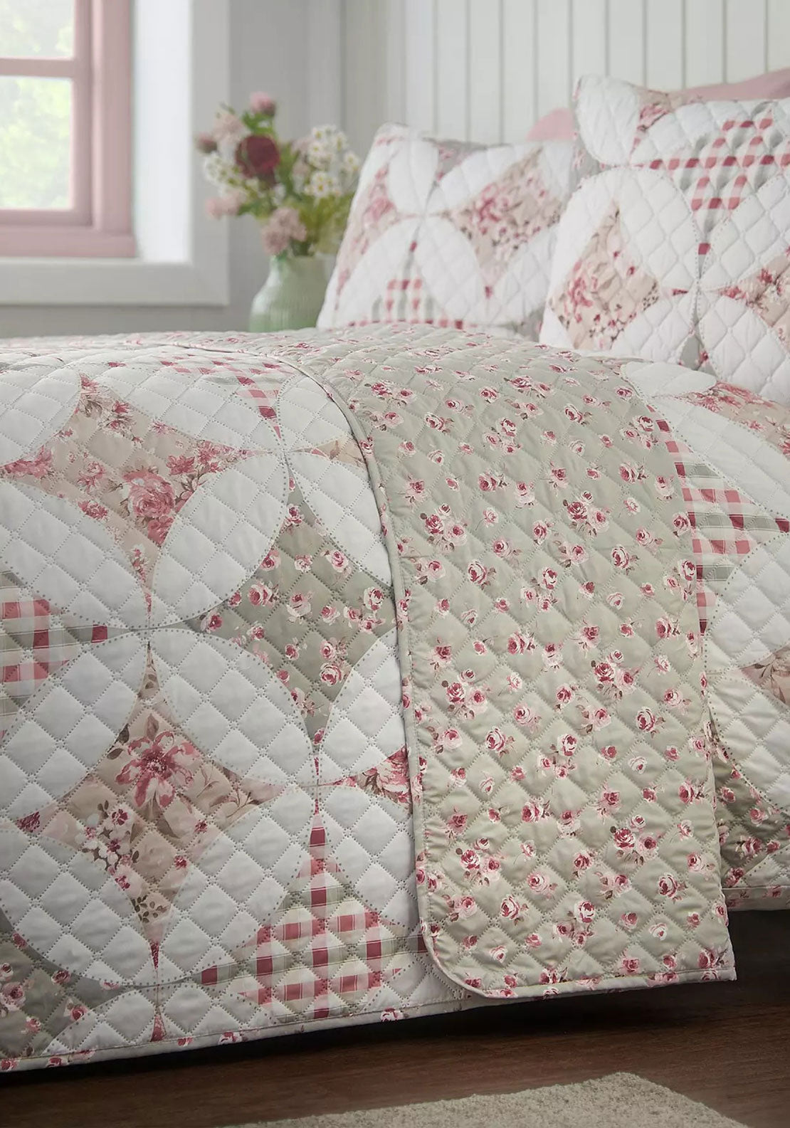 PINSONIC PATCHWORK GREEN BEDSPREAD