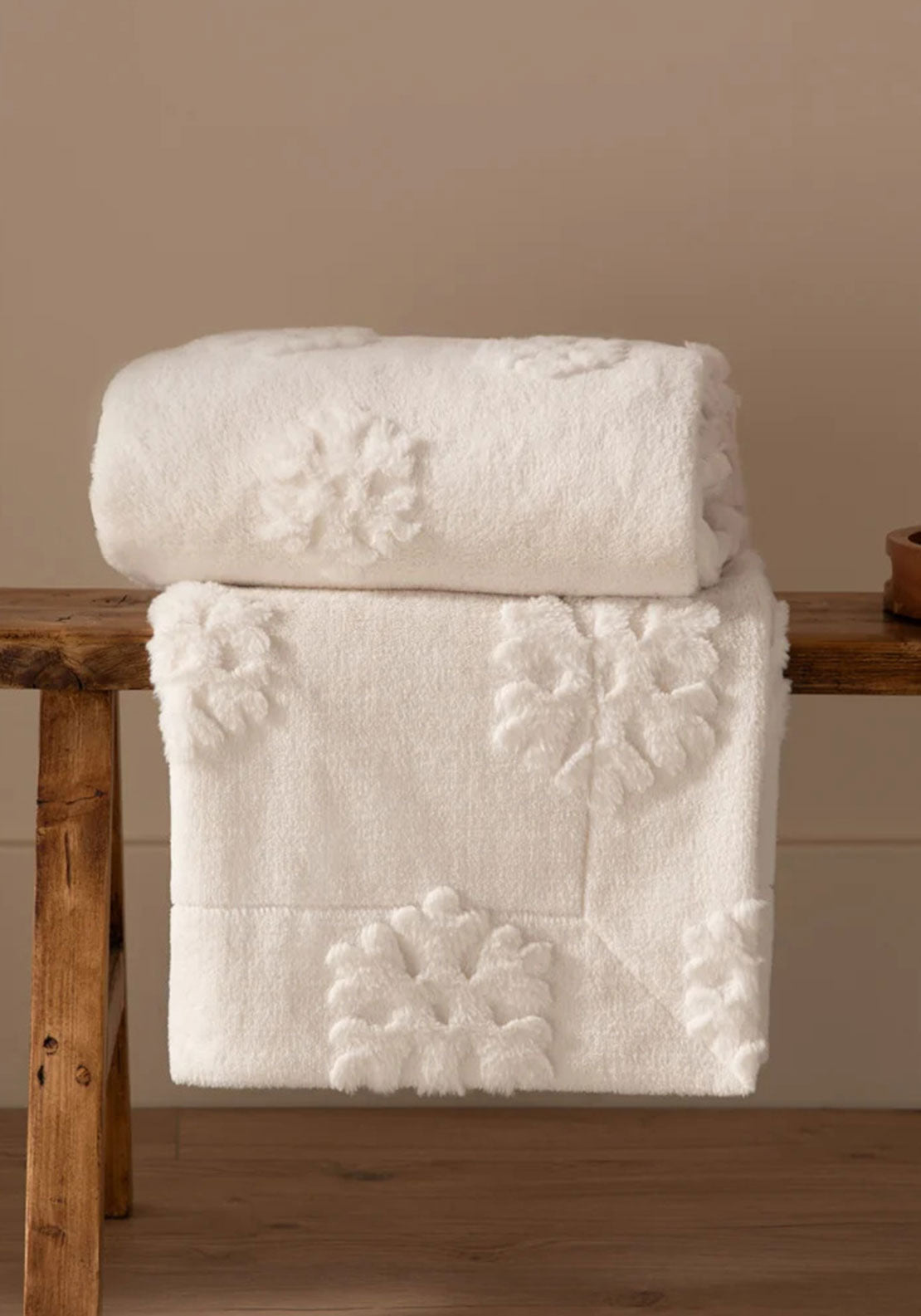 SNOWFLAKES FUR THROW SNOW WHITE 150 X 200