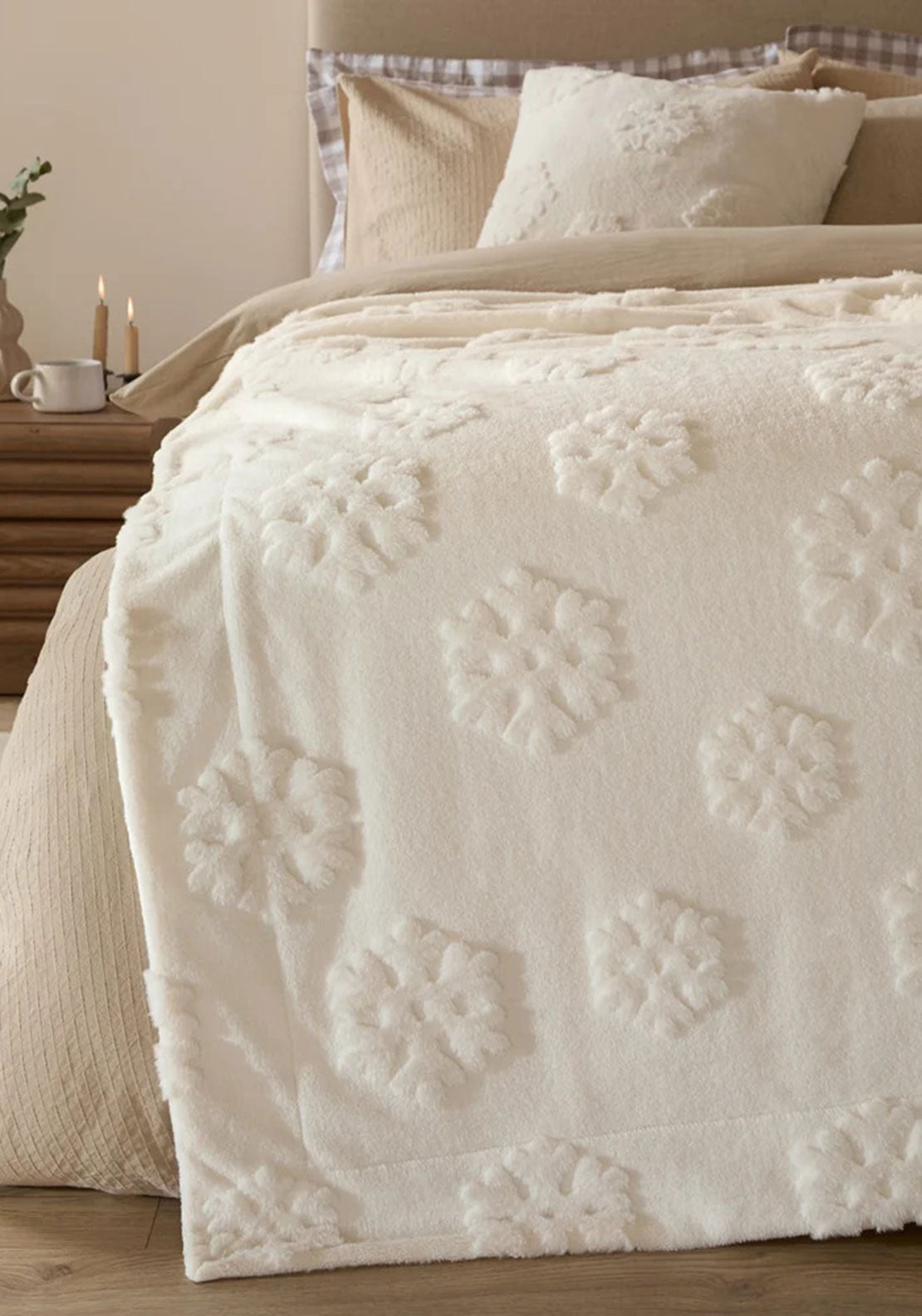SNOWFLAKES FUR THROW SNOW WHITE 150 X 200