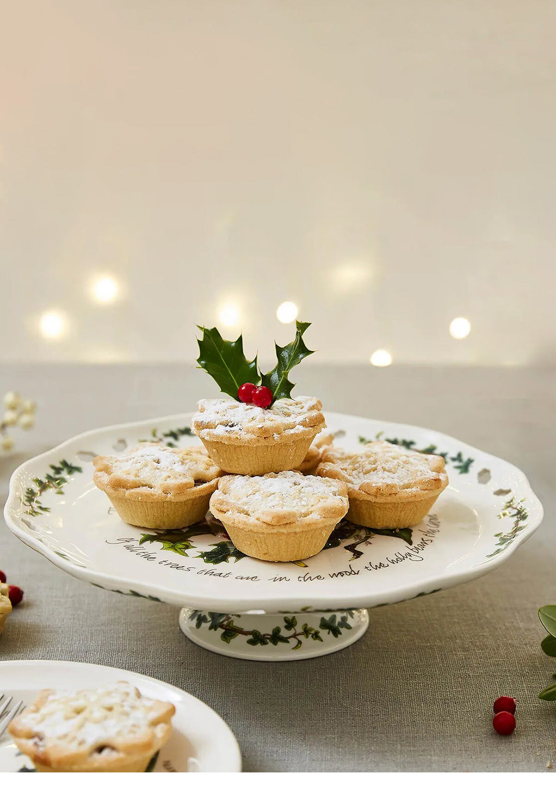 Portmeirion The Holly and The Ivy Pierced Footed Cake Plate, Cream Multi