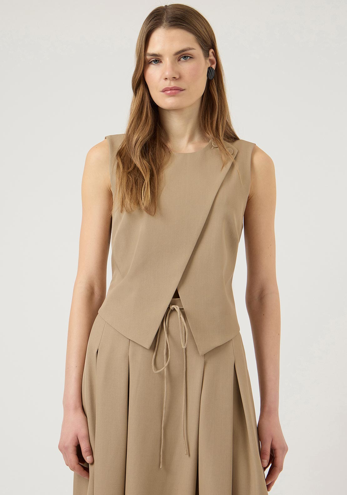 YAS Camia Asymmetric Waistcoat, Beige