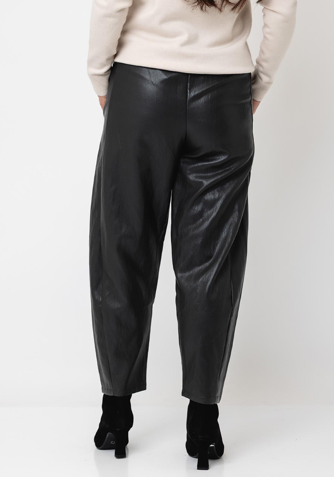 DARLING PVC CROPPED BARREL TROUSER