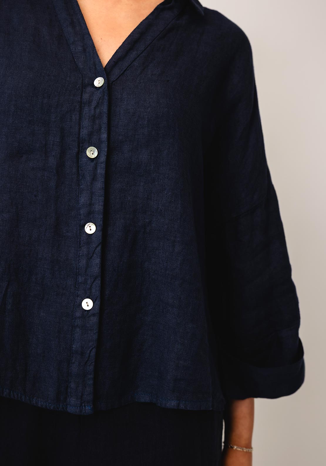 D.e.c.k by Decollage Linen Cropped Sleeve Blouse, Navy