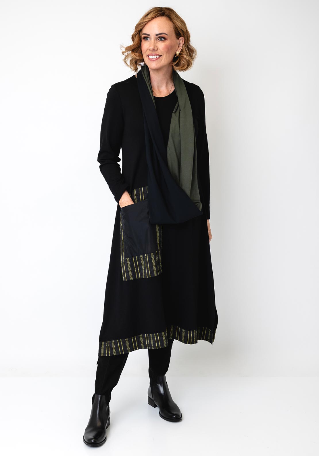 Naya Plain Looped Scarf, Black and Green