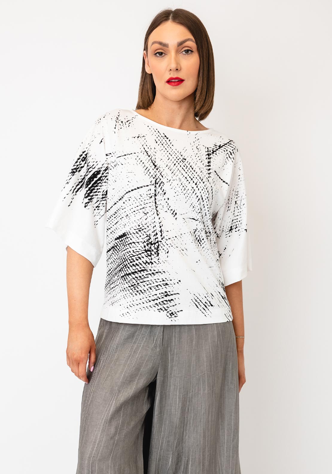 Ozai N Kú Abstract Print Relaxed Top, Black and White