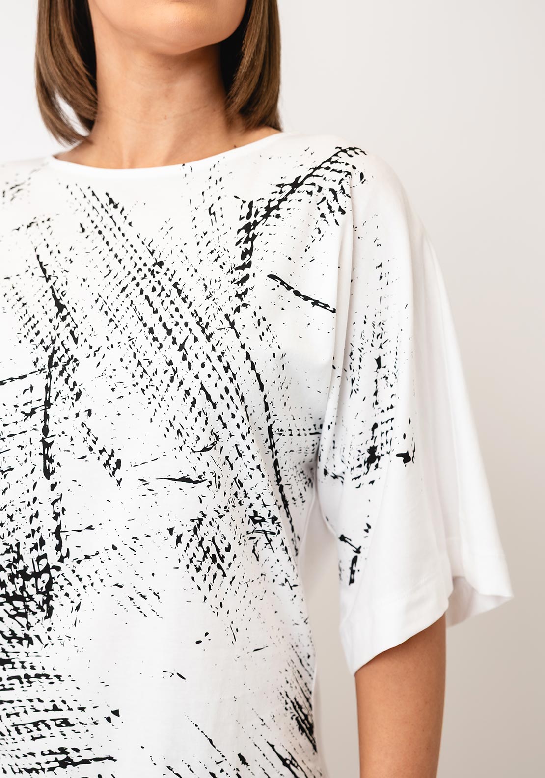 Ozai N Kú Abstract Print Relaxed Top, Black and White