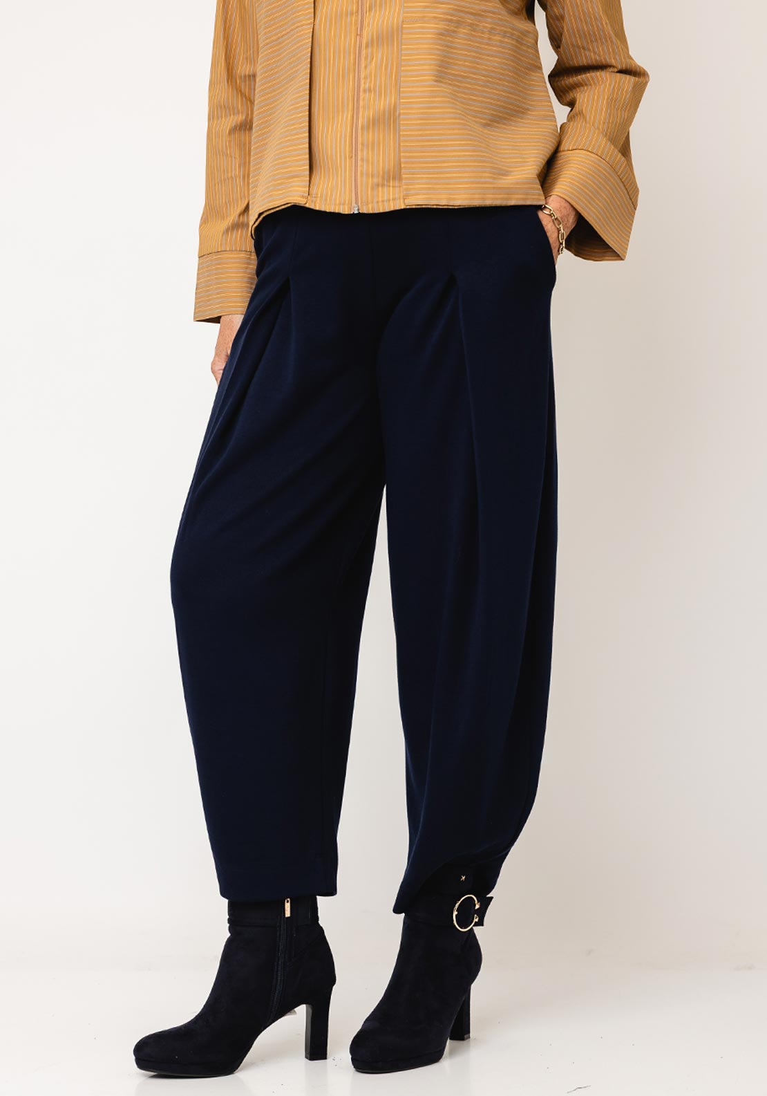 Ozai N Kú Elastic Waist Tapered Trousers, Black