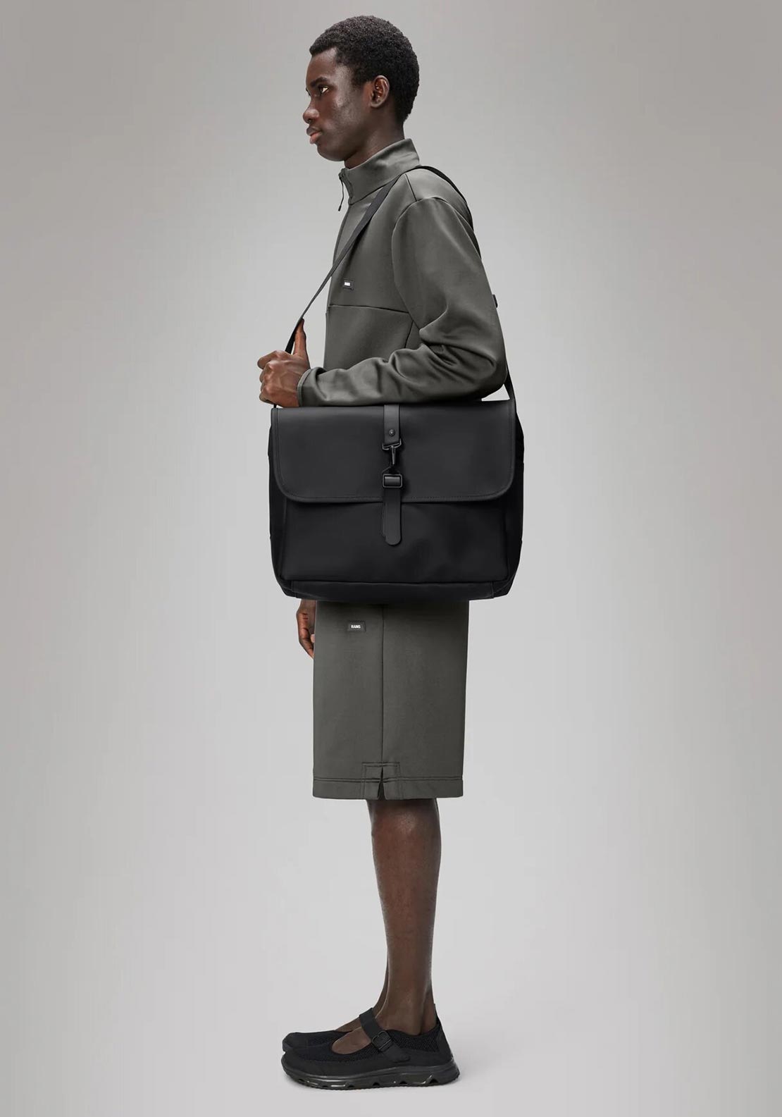 Rains Medium Messenger Bag, Black
