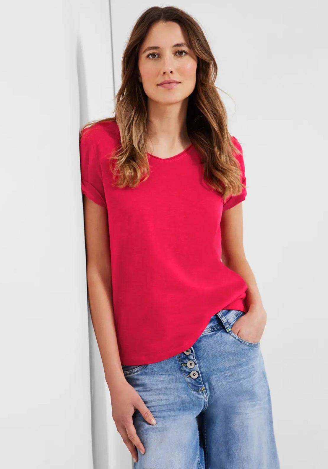 Cecil McElhinneys Strawberry Rounded V Neck Red - T-Shirt,