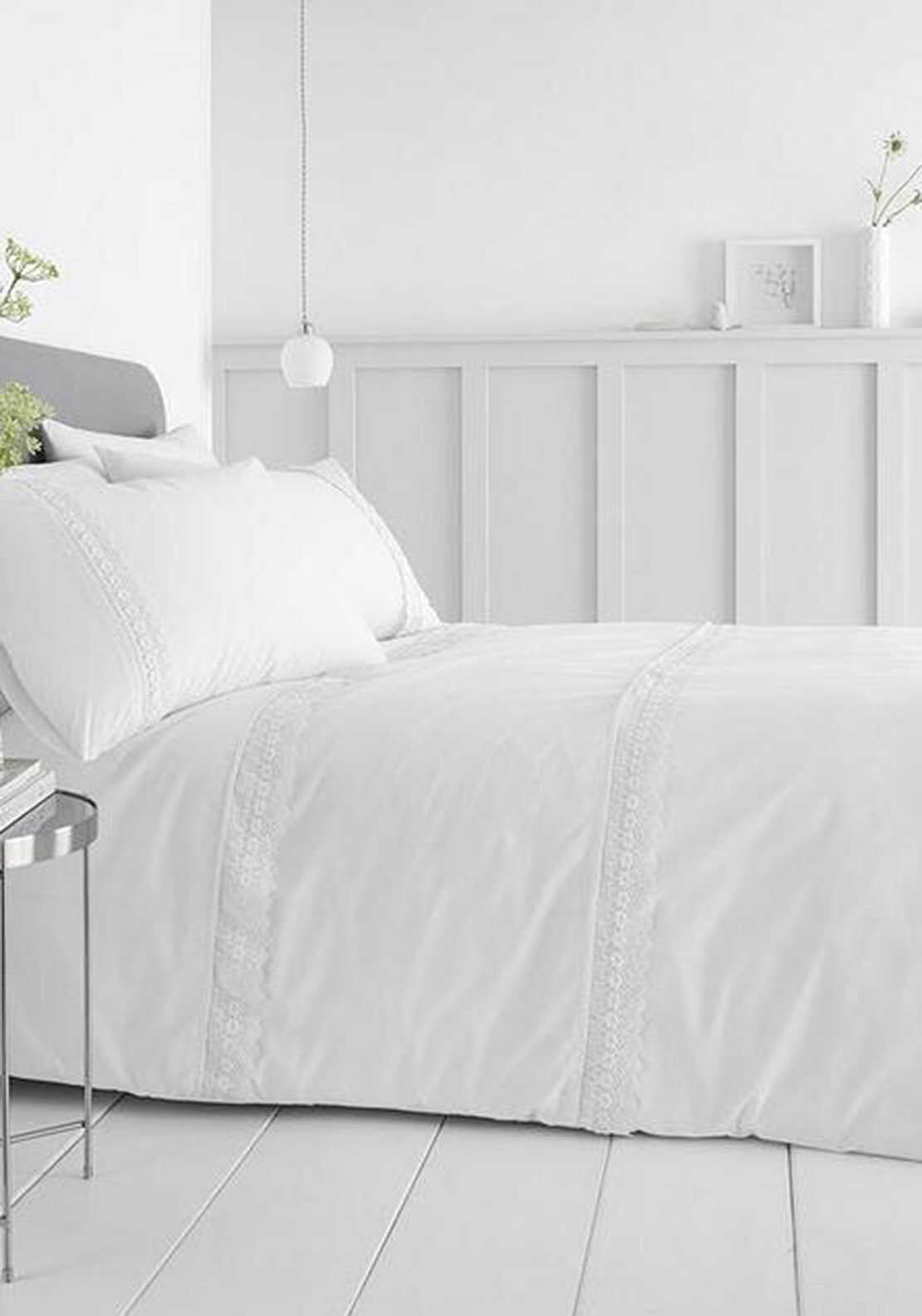 Catherine Lansfield Delicate Lace King Duvet Set, White