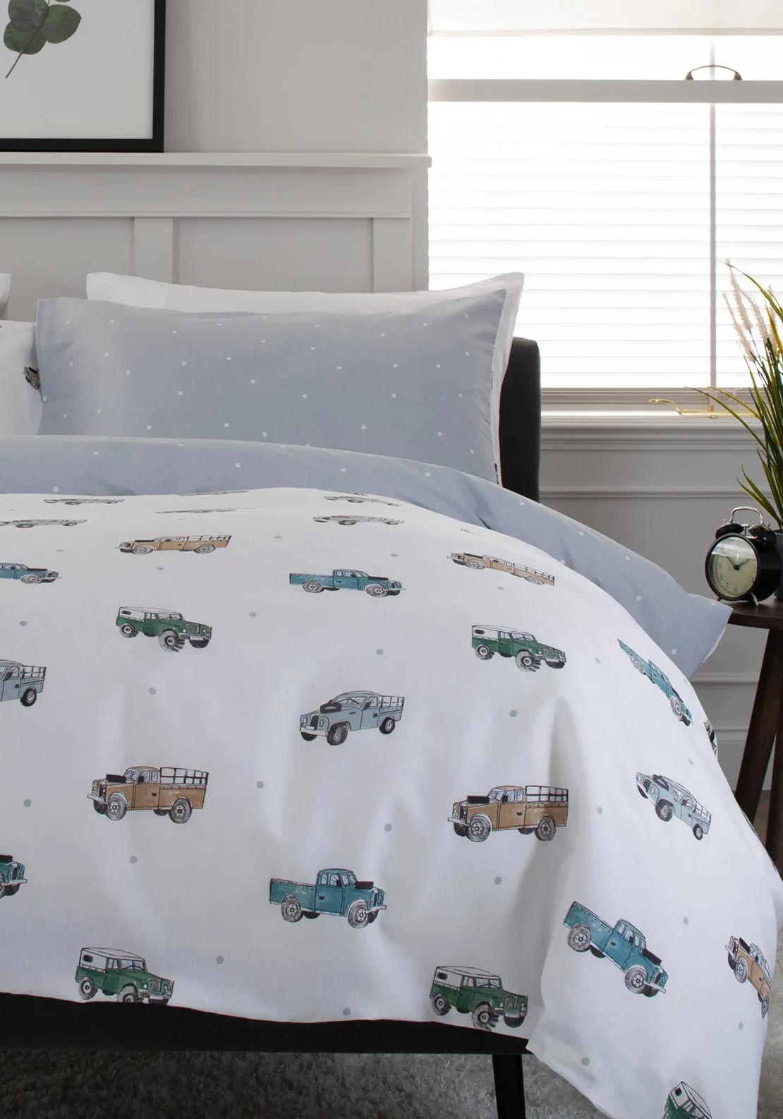 Deyongs Reversible Out Tracking Print Duvet Set, White