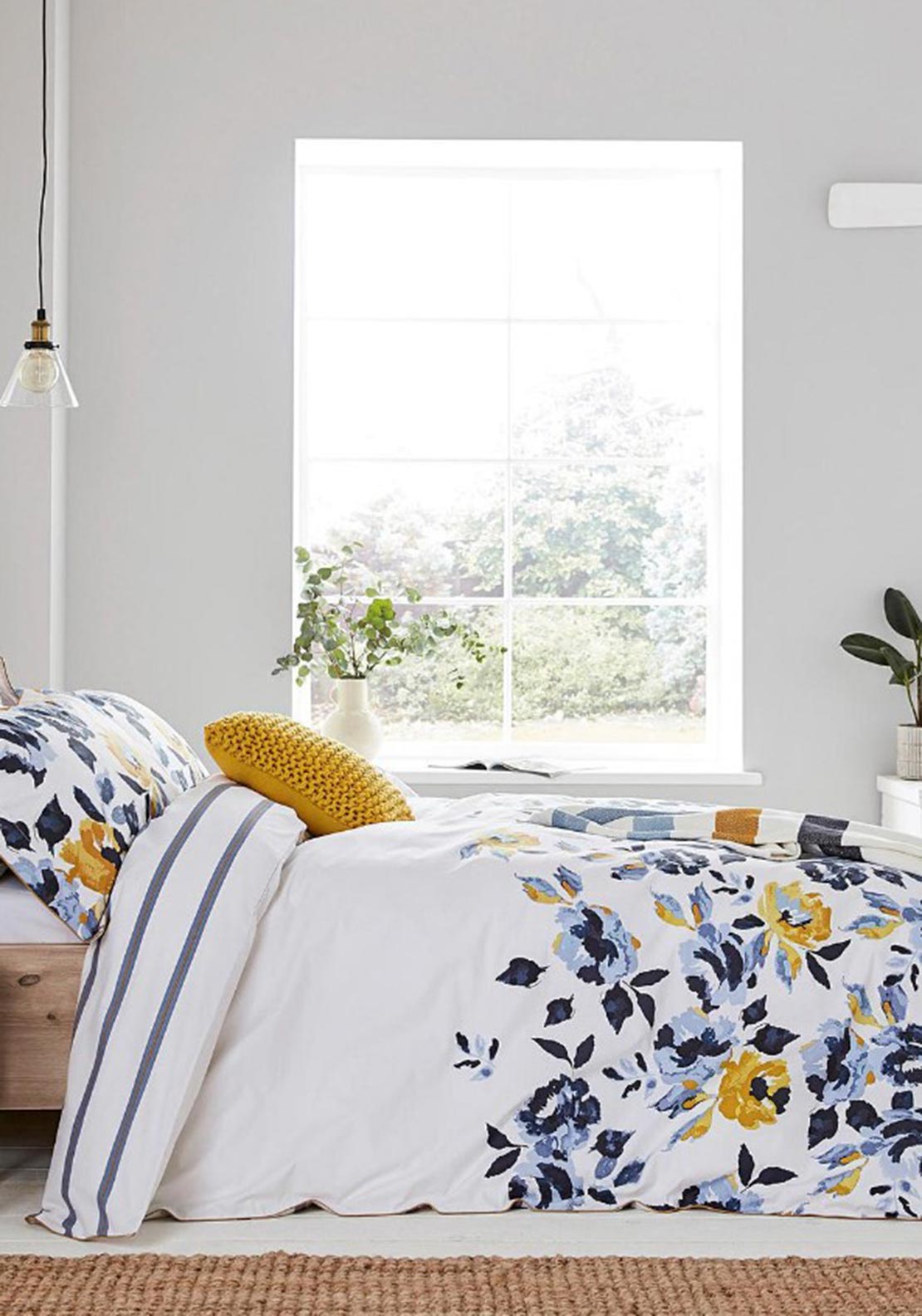 Joules Galley Grade Floral King Duvet Set, Chalk McElhinneys