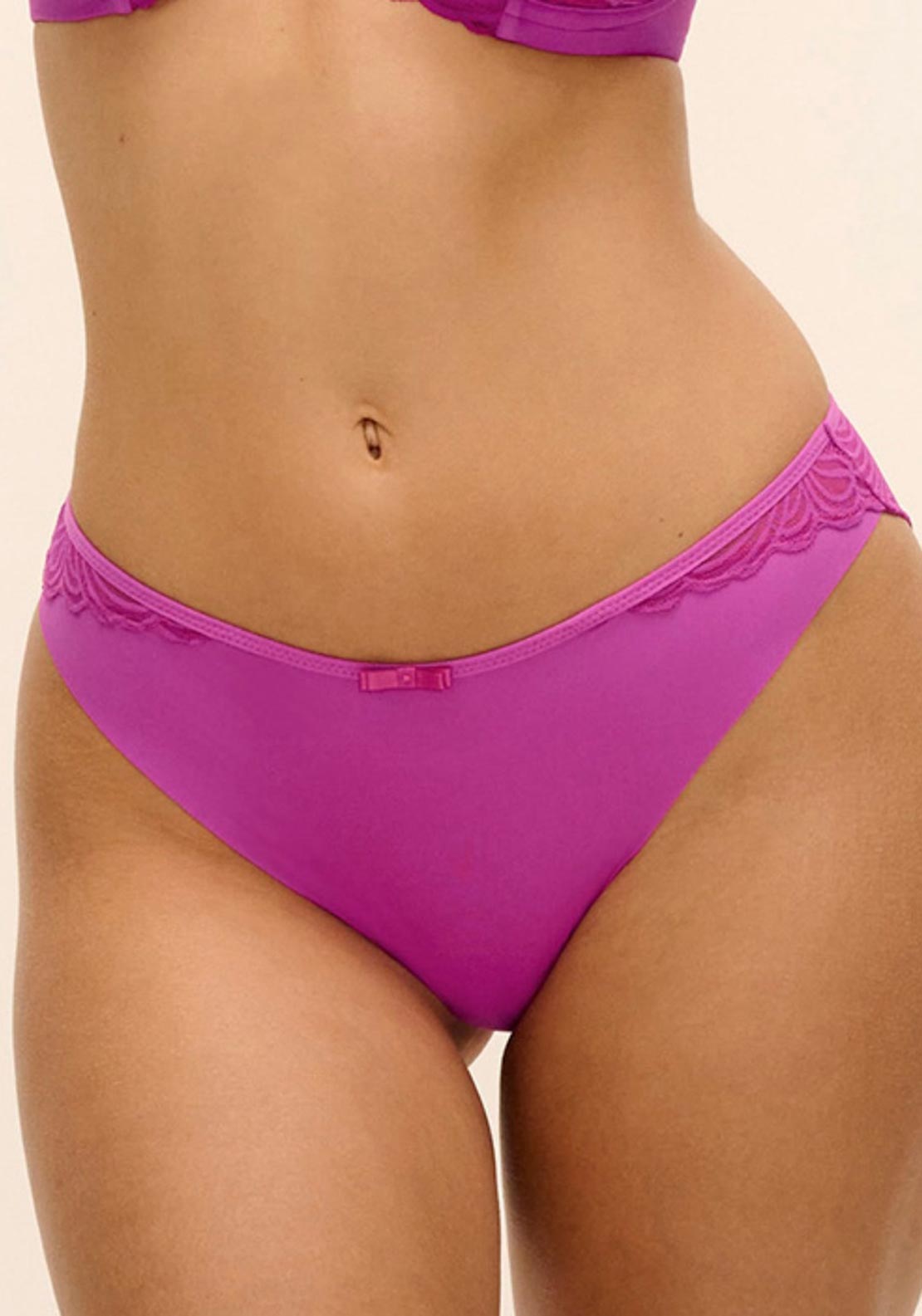 Freya Alanna Brief, Pink