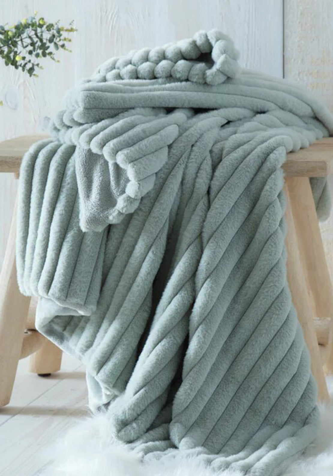 Appletree Hygge Morritz Faux Fur Large Throw, Green