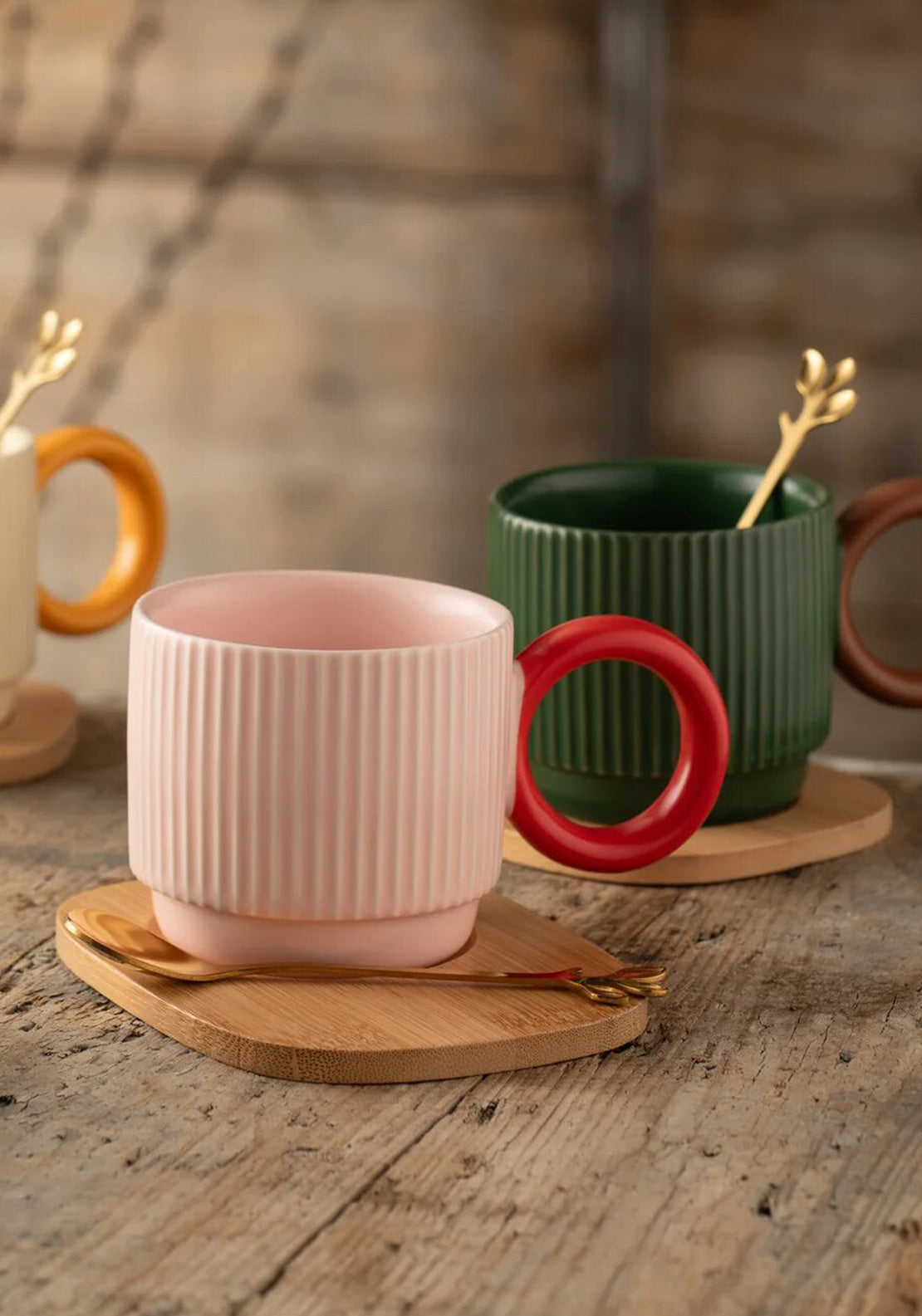Belleek Living Hula Mug Set with Spoons & Bamboo Saucers