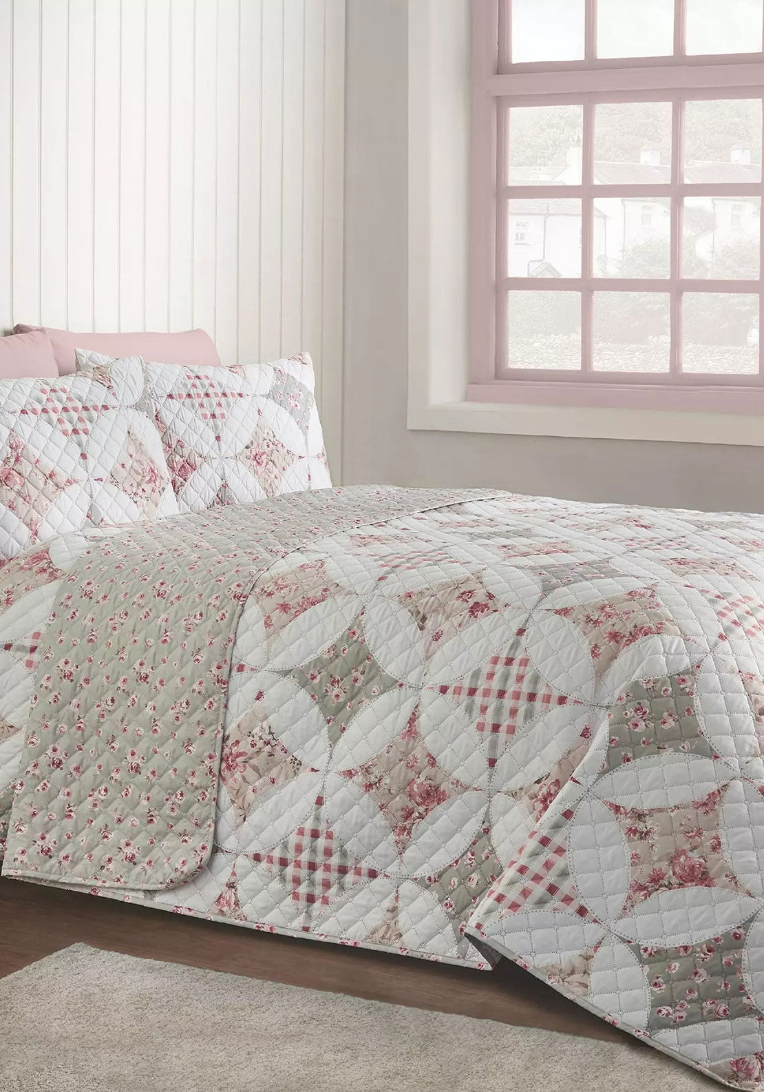PINSONIC PATCHWORK GREEN BEDSPREAD