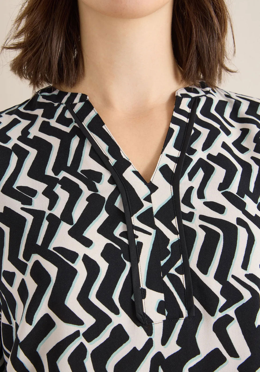 CECIL PIPING PRINT BLOUSE