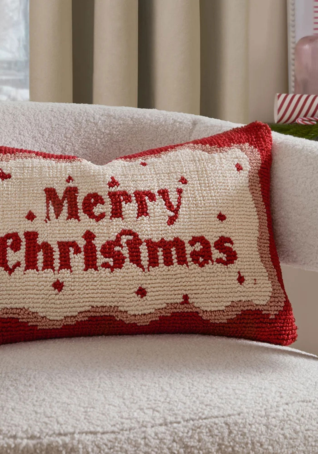 CANDY MERRY CHRISTMAS 30 X 50 CUSHION RED WHITE