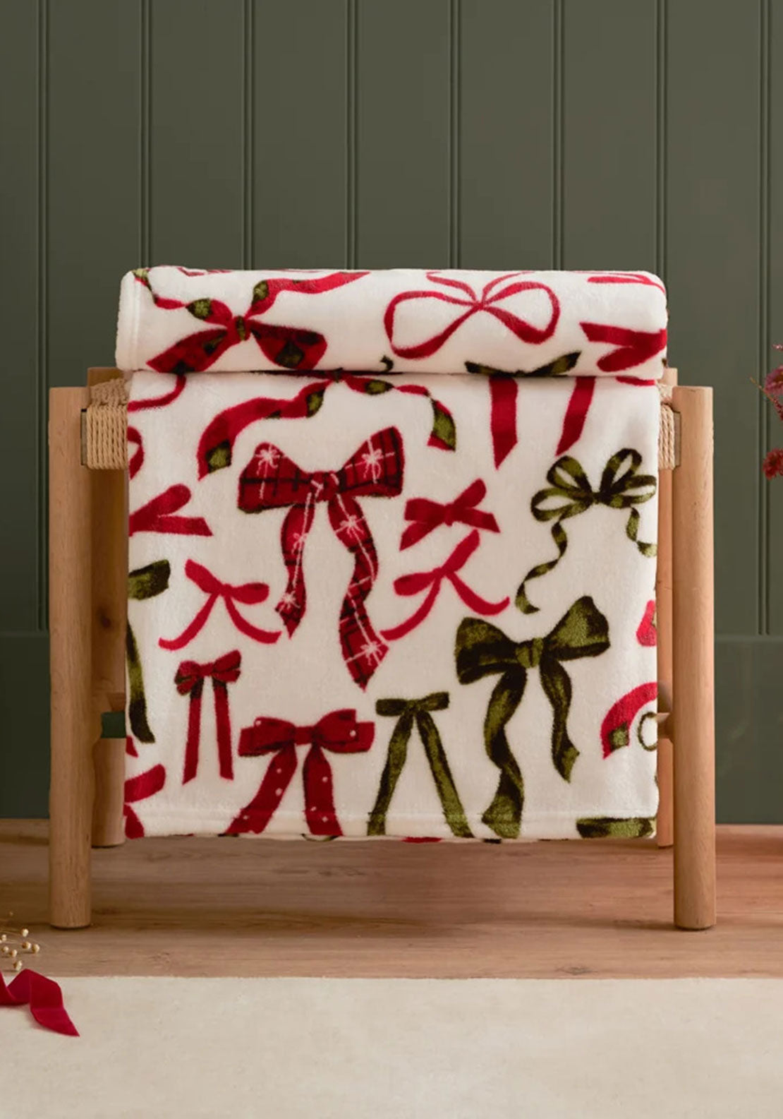NATHALIE FESTIVE BOWS PRINTED THROW