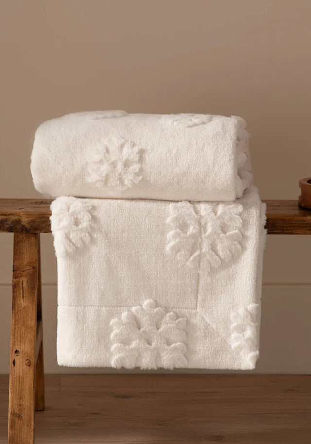 SNOWFLAKES FUR THROW SNOW  WHITE 150 X 200