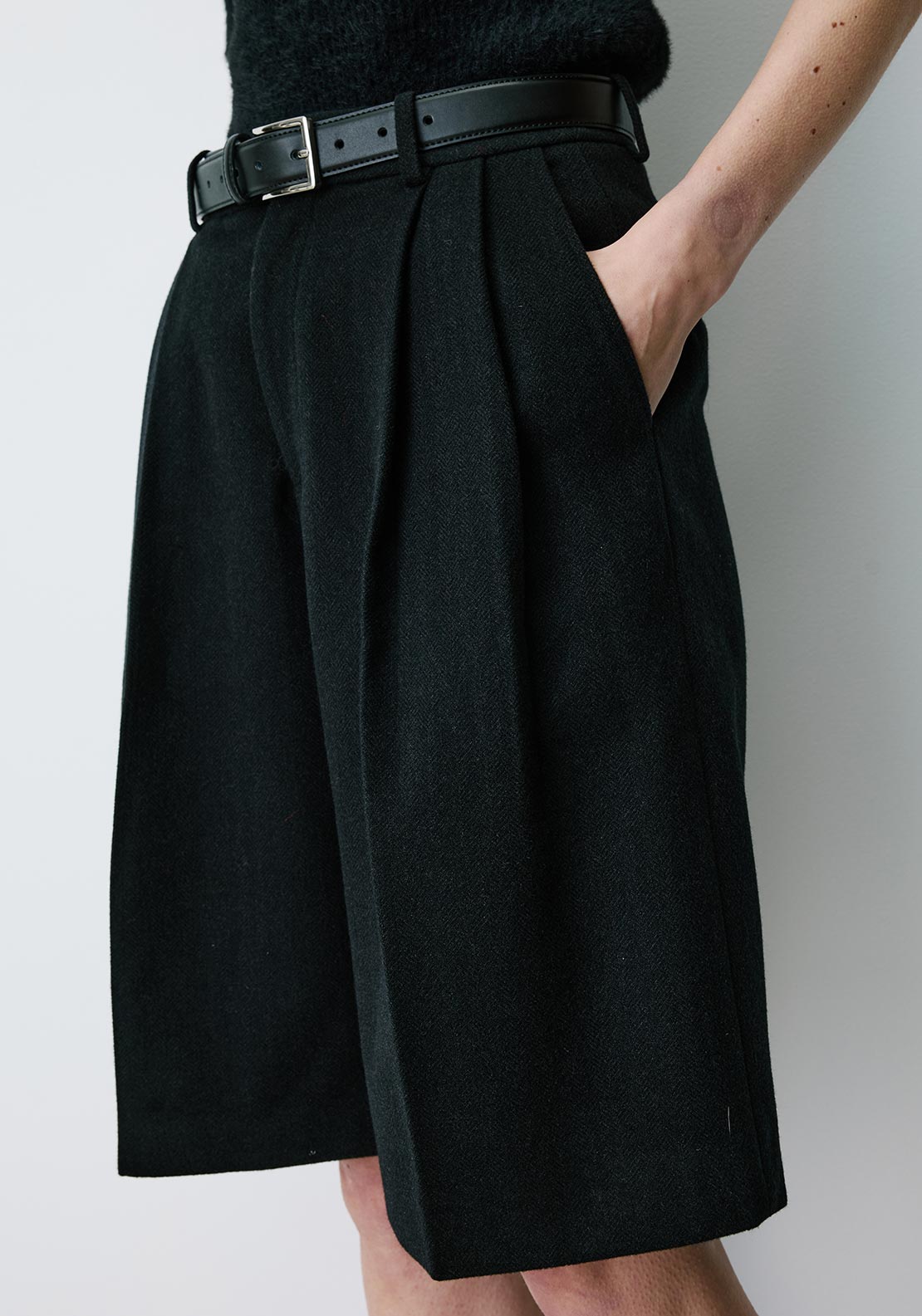 Grace & Mila Bradi Relaxed Tailored Wide Leg Shorts, Charcoal Black