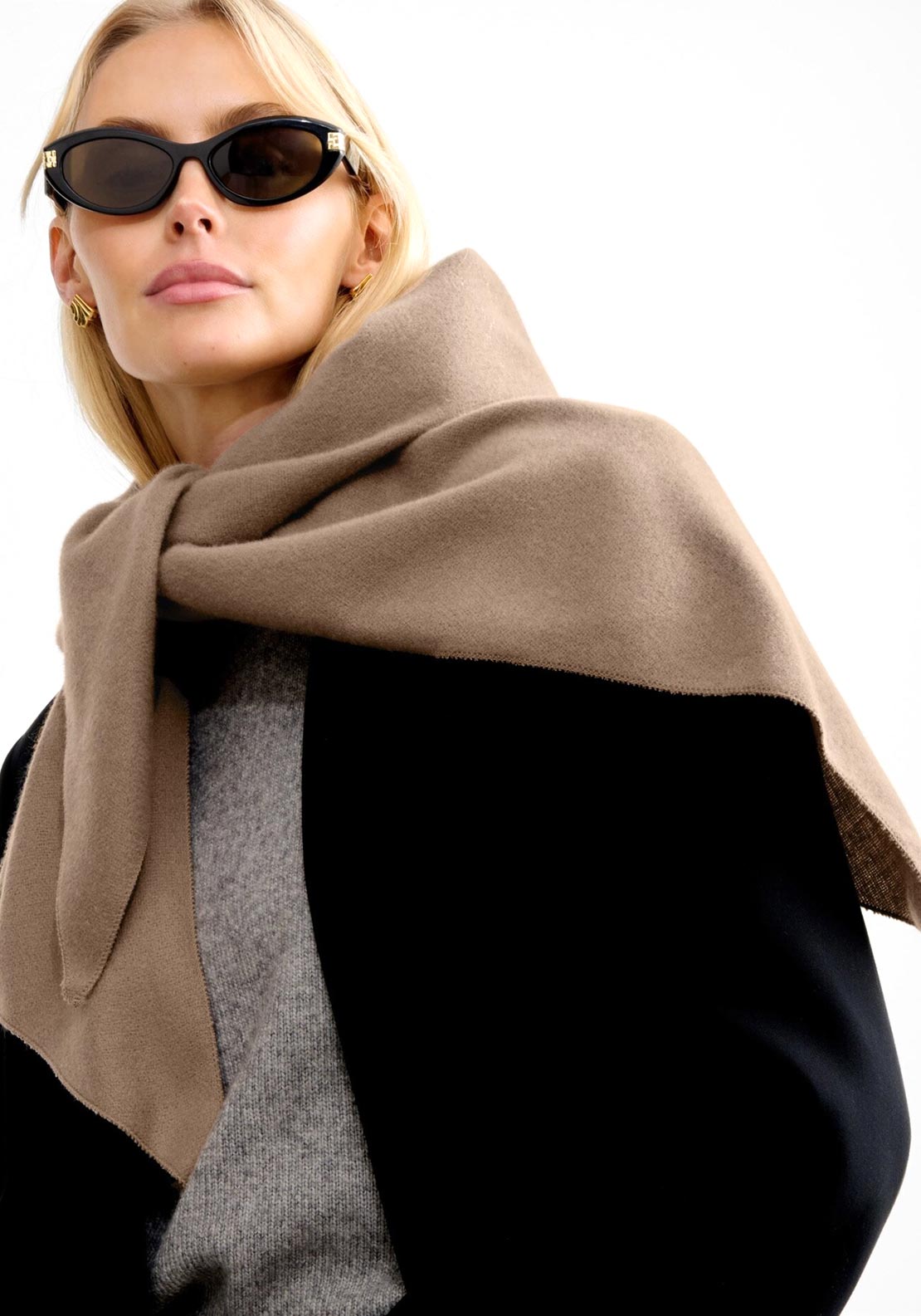 TRANGLE BLANKET SCARf