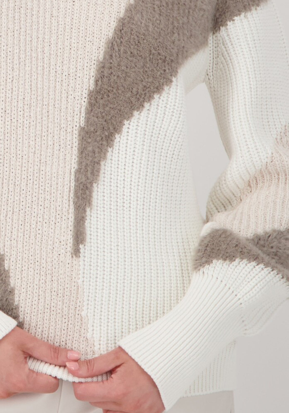 MONARI ROUNDNECK PULLOVER