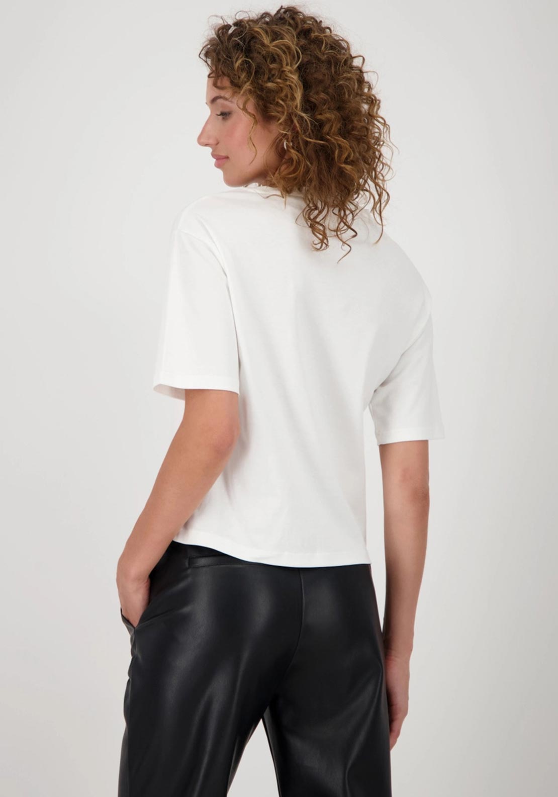 MONARI ROUNDNECK TSHIRT