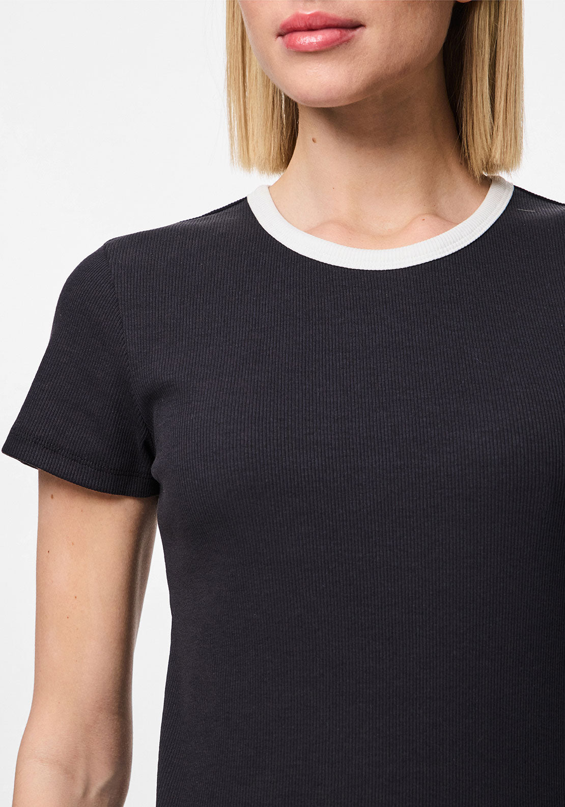 Pieces May Ribbed Fitted T Shirt, Black