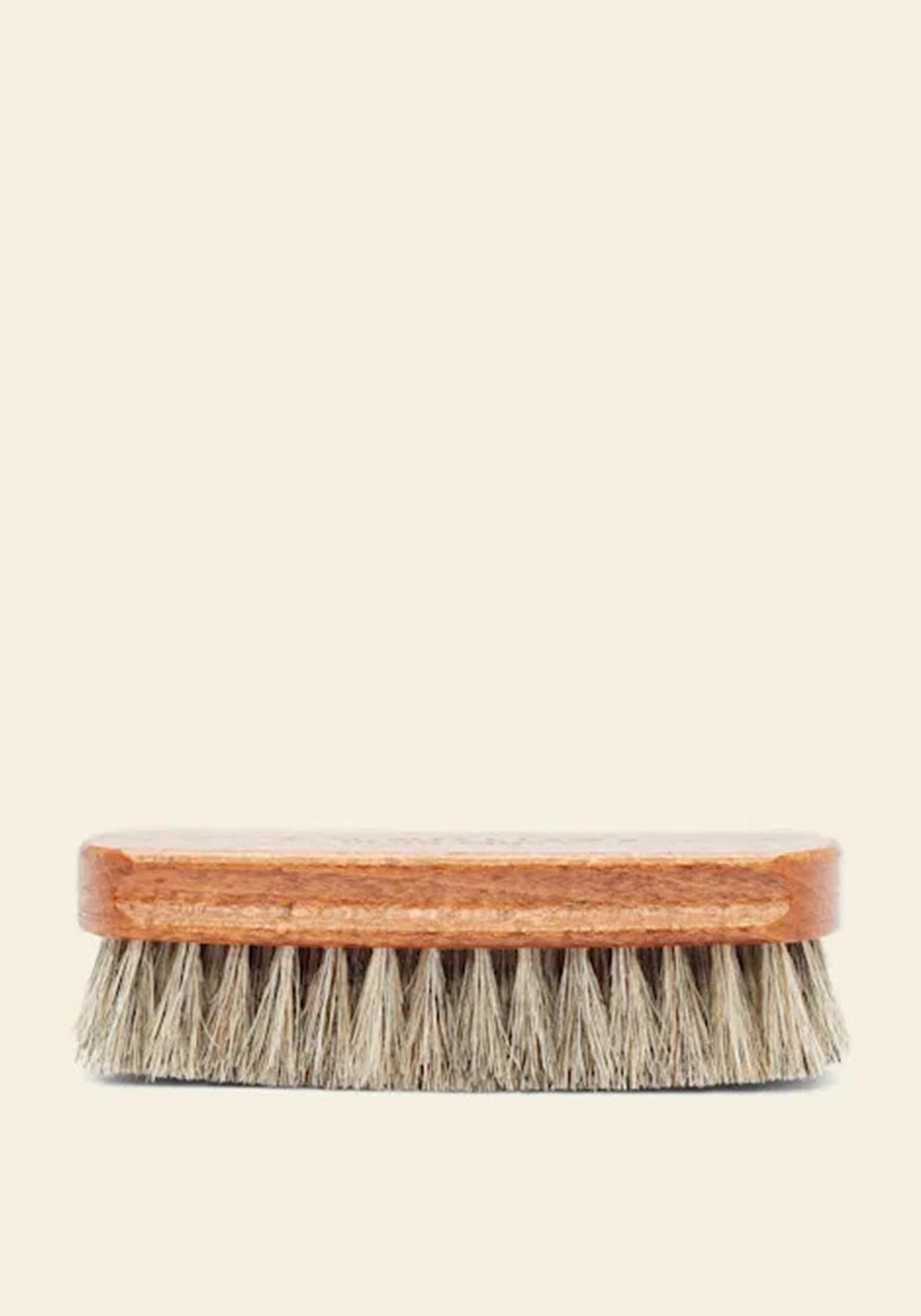 R.M WILLIAMS Medium Brush, Natural