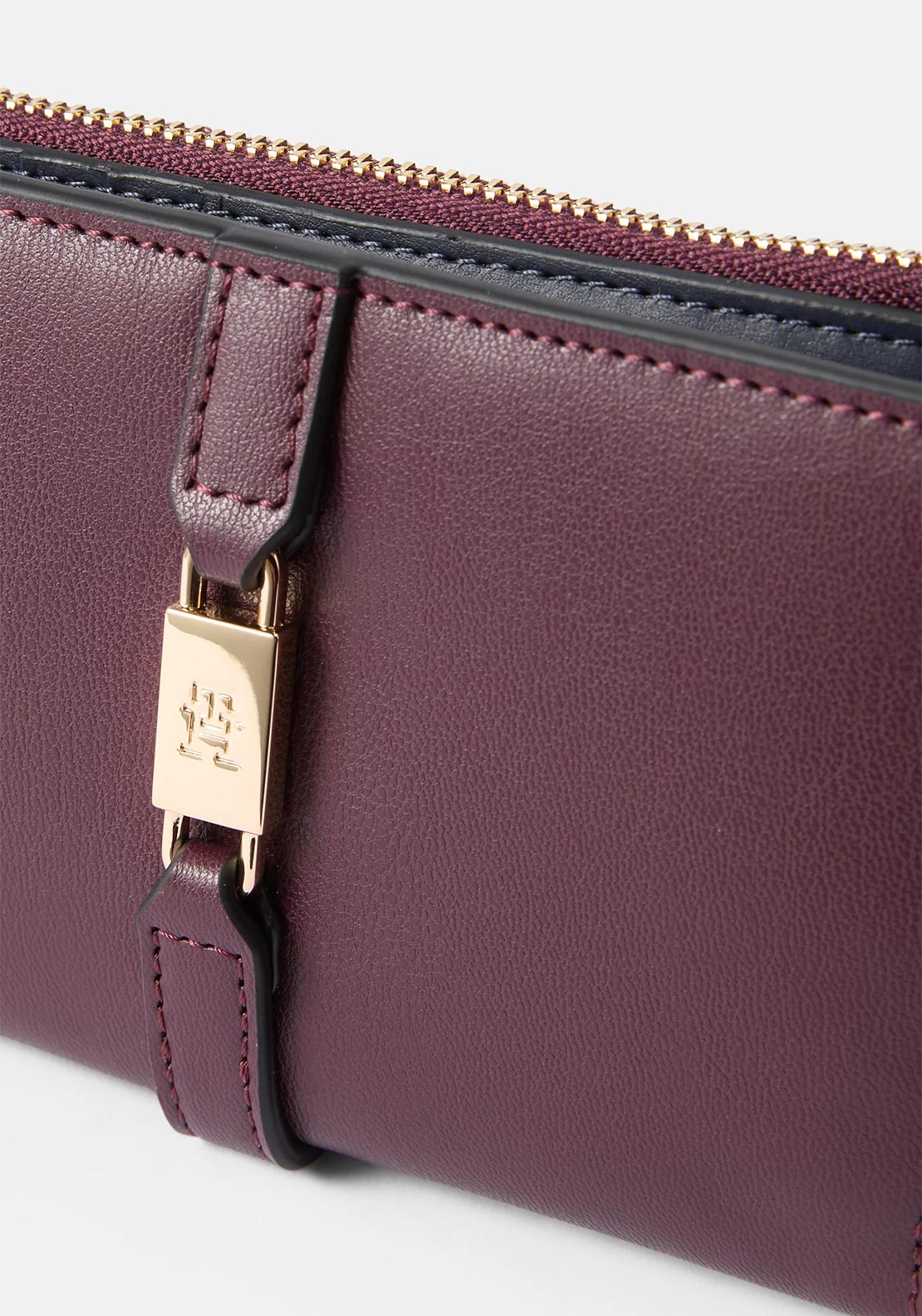 Tommy Hilfiger Libre Bifold Wallet, Deep Rouge