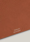 Tommy Hilfiger Men’s Premium Leather Wallet, Warm Tan