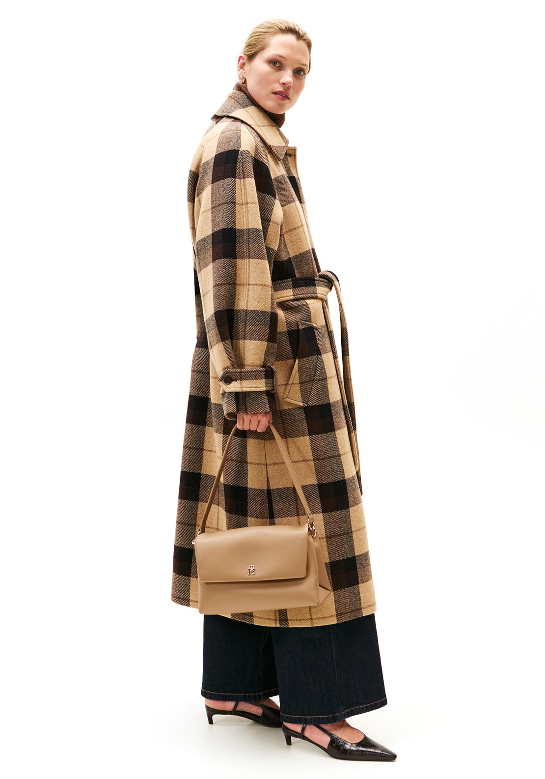 Tommy Hilfiger Distinct Camera Crossbody Bag, Light Tan