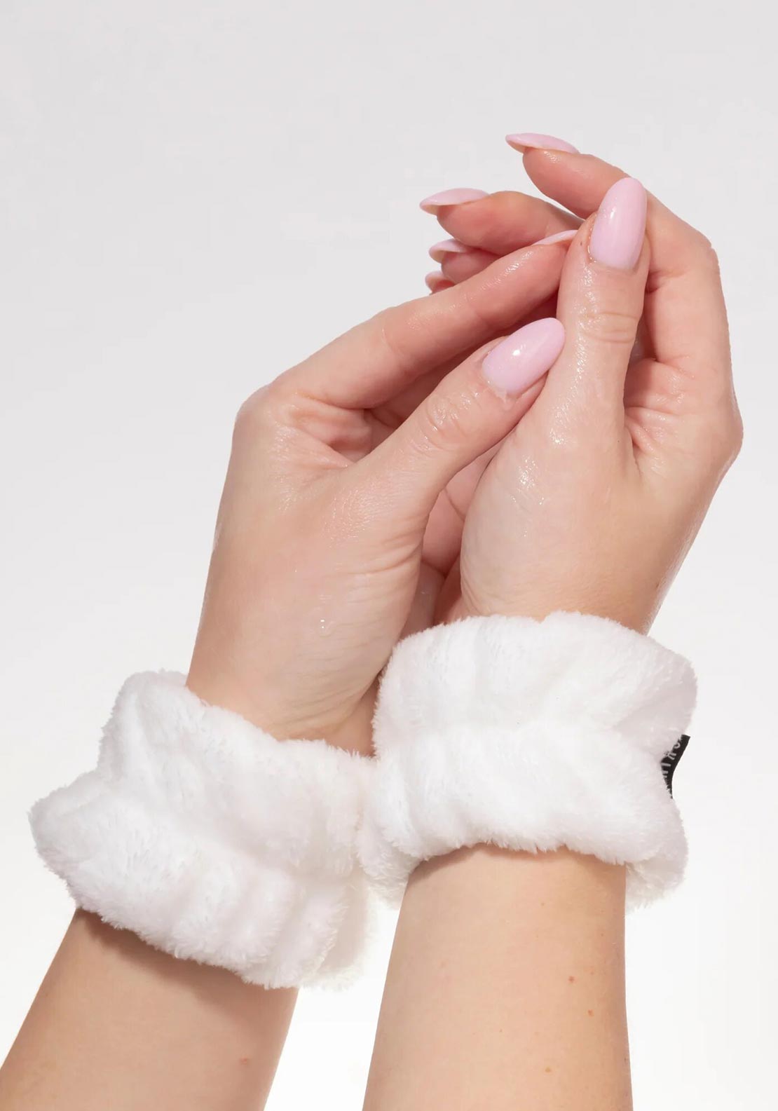 Bperfect Skin Studio Microfiber Anti-Drip Wrist Bands