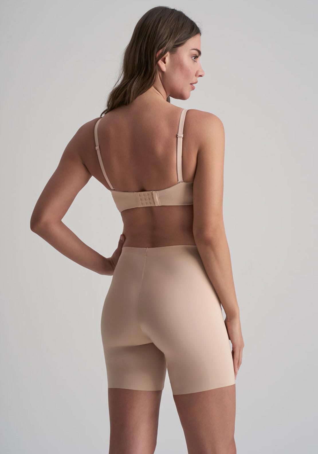 Bye Bra Smooth Essentials Mid Waist Short, Beige