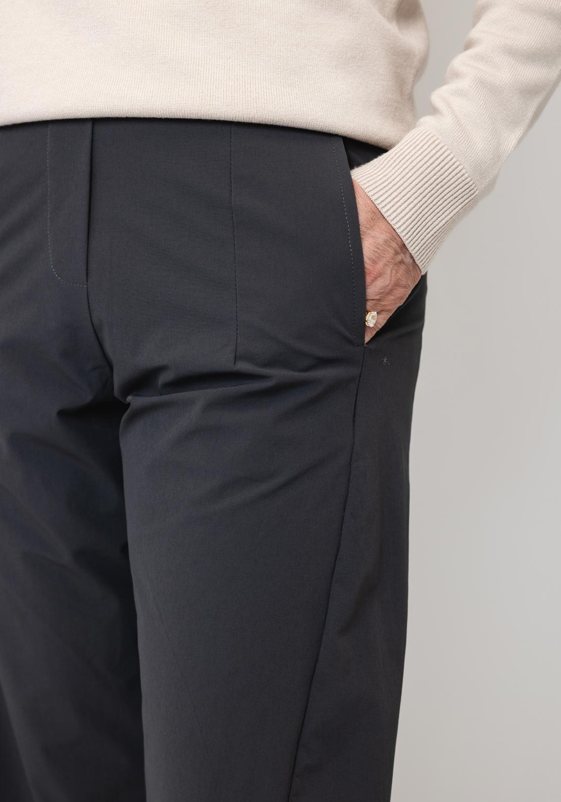 DARLING LIGHTWEIGHT CROPPED BARREL TROUS
