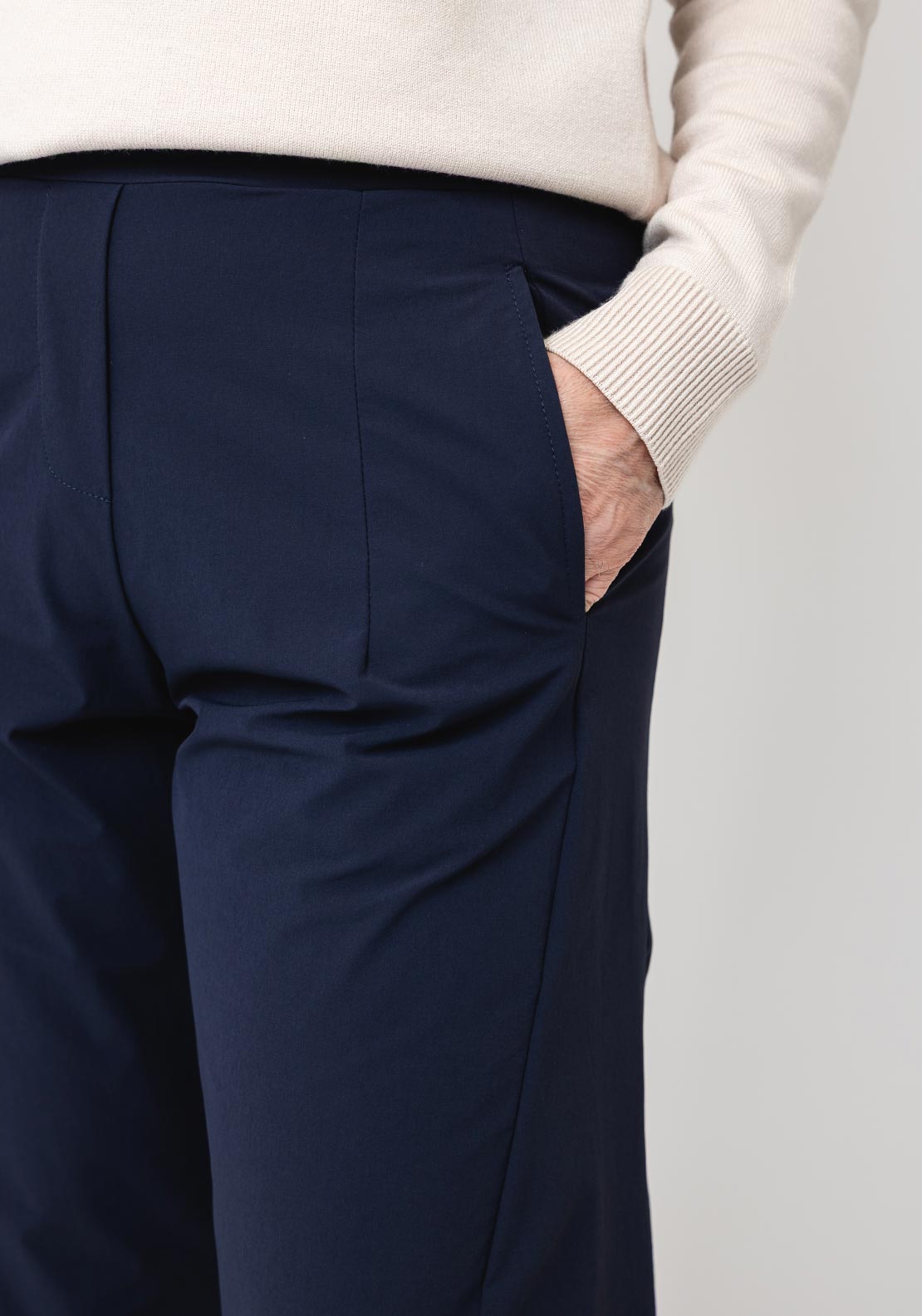 DARLING LIGHTWEIGHT CROPPED BARREL TROUS