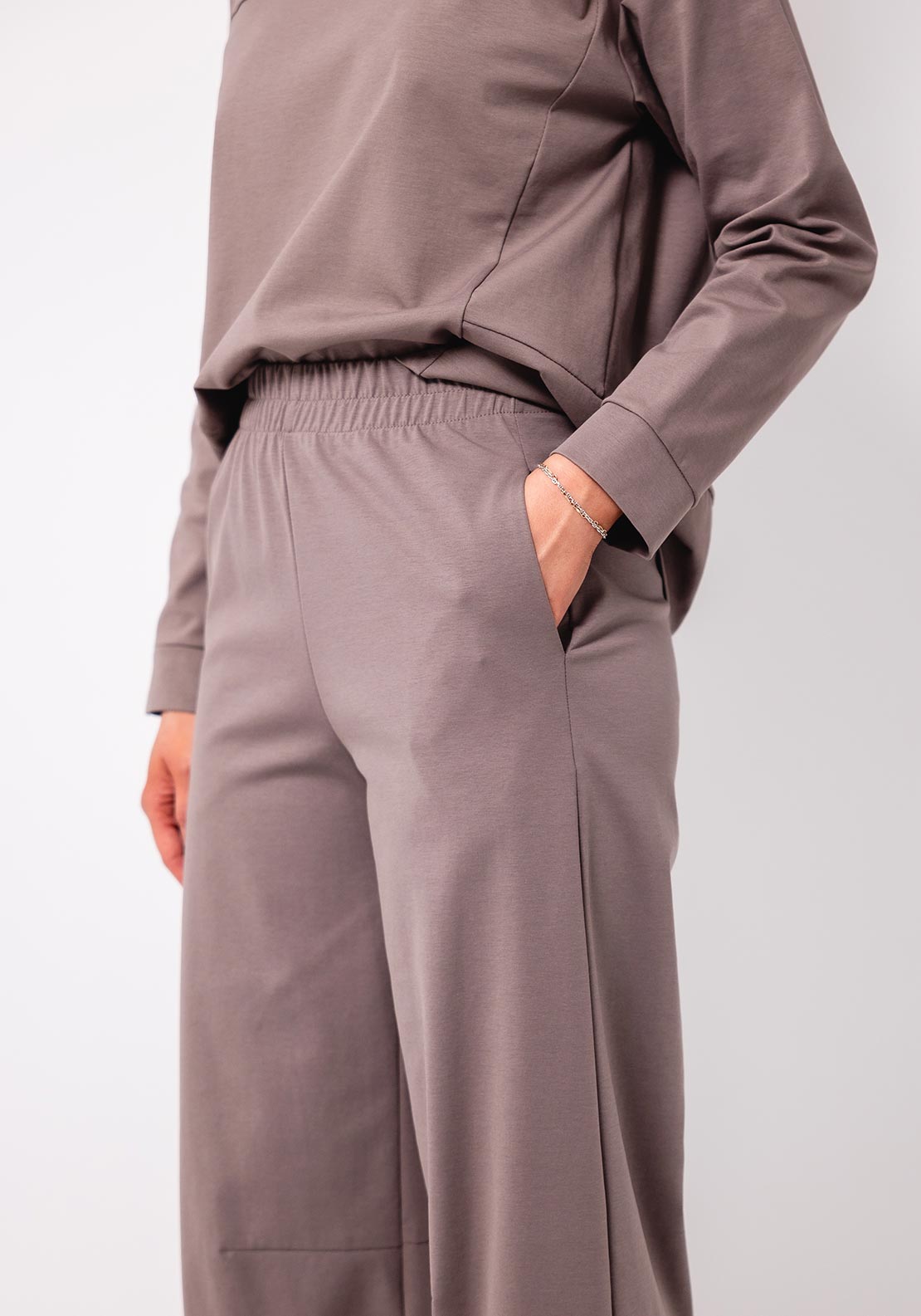 d.e.c.k by Decollage Wide Leg Joggers, Taupe