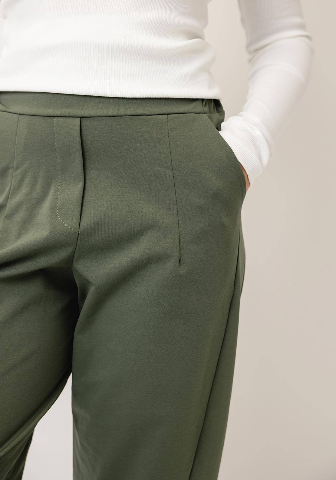 D.E.C.K by Decollage Barrel Trousers, Green