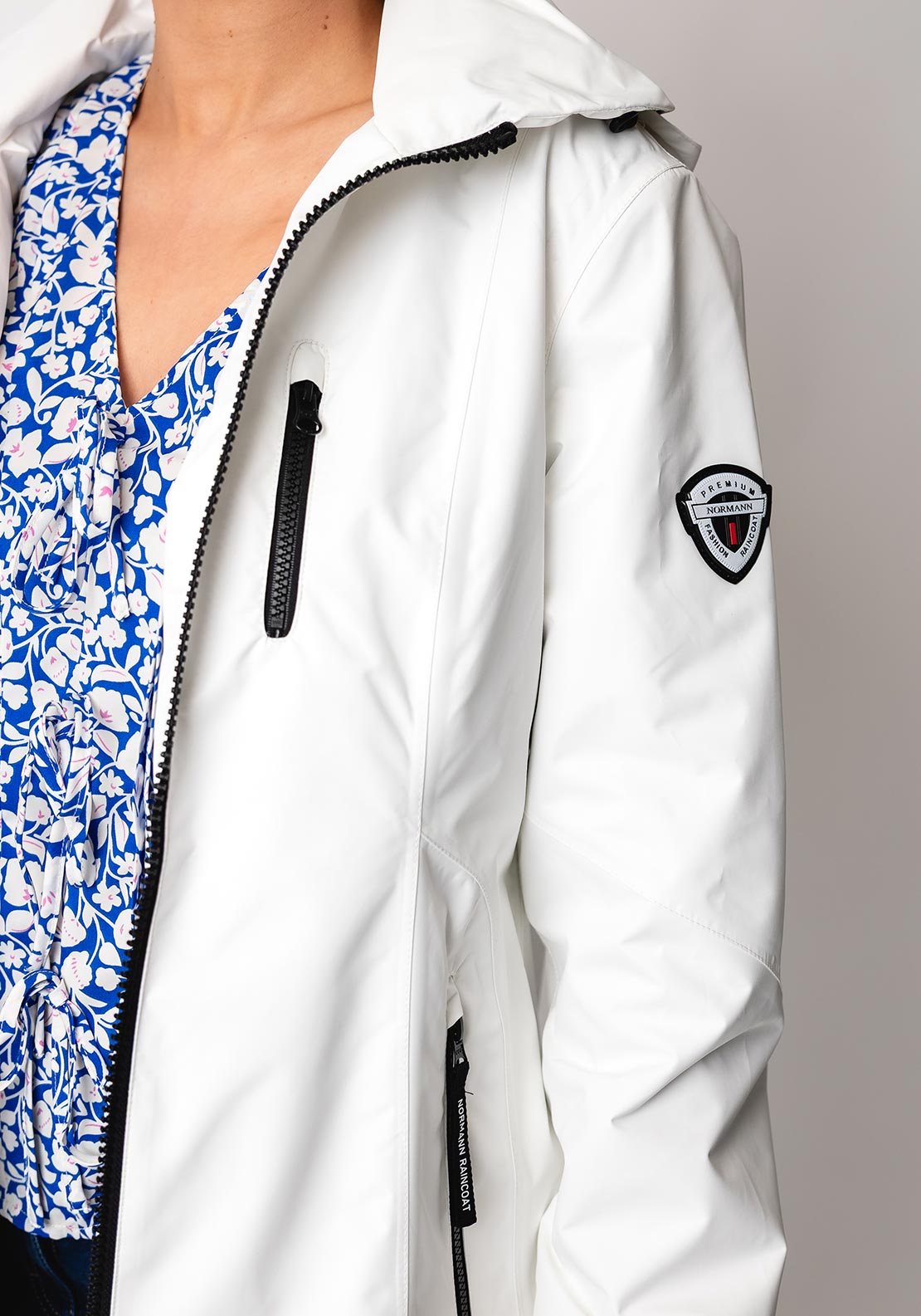Normann Zipped Hooded Raincoat, White