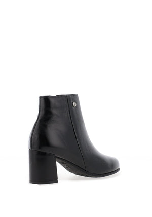 Pitillos Pebbled Leather Round Toe Ankle Boots, Black