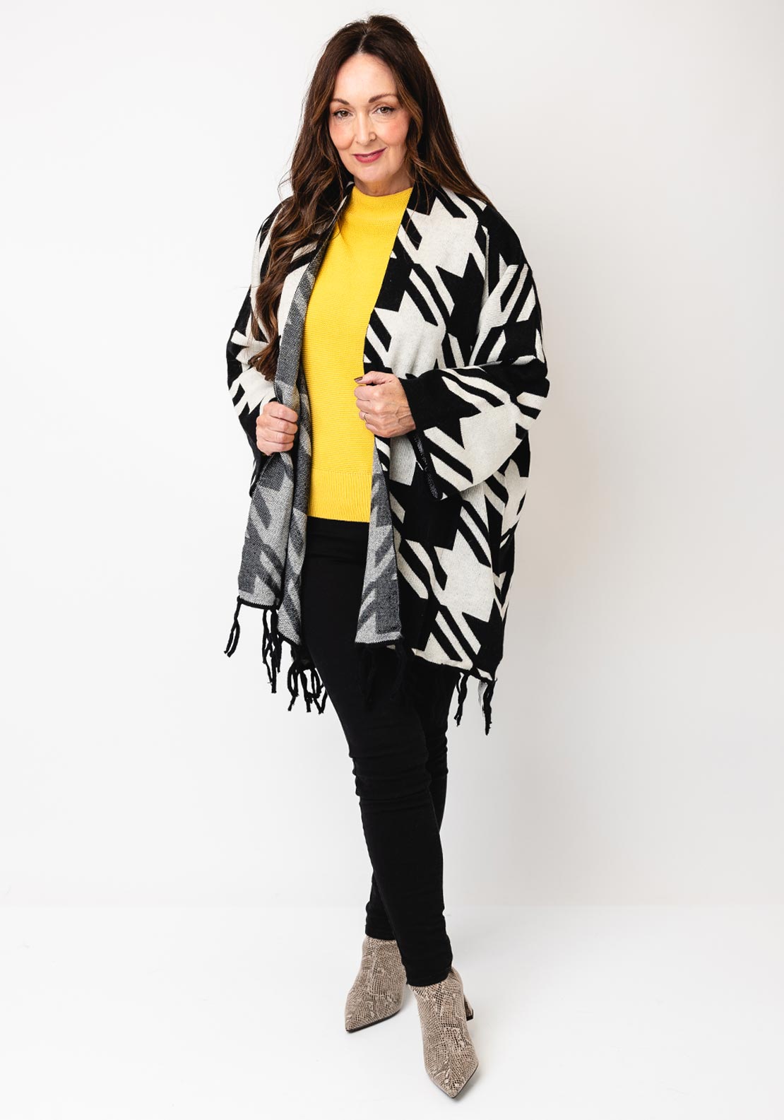Serafina Collection One-Size Houndstooth Print Cape, Black