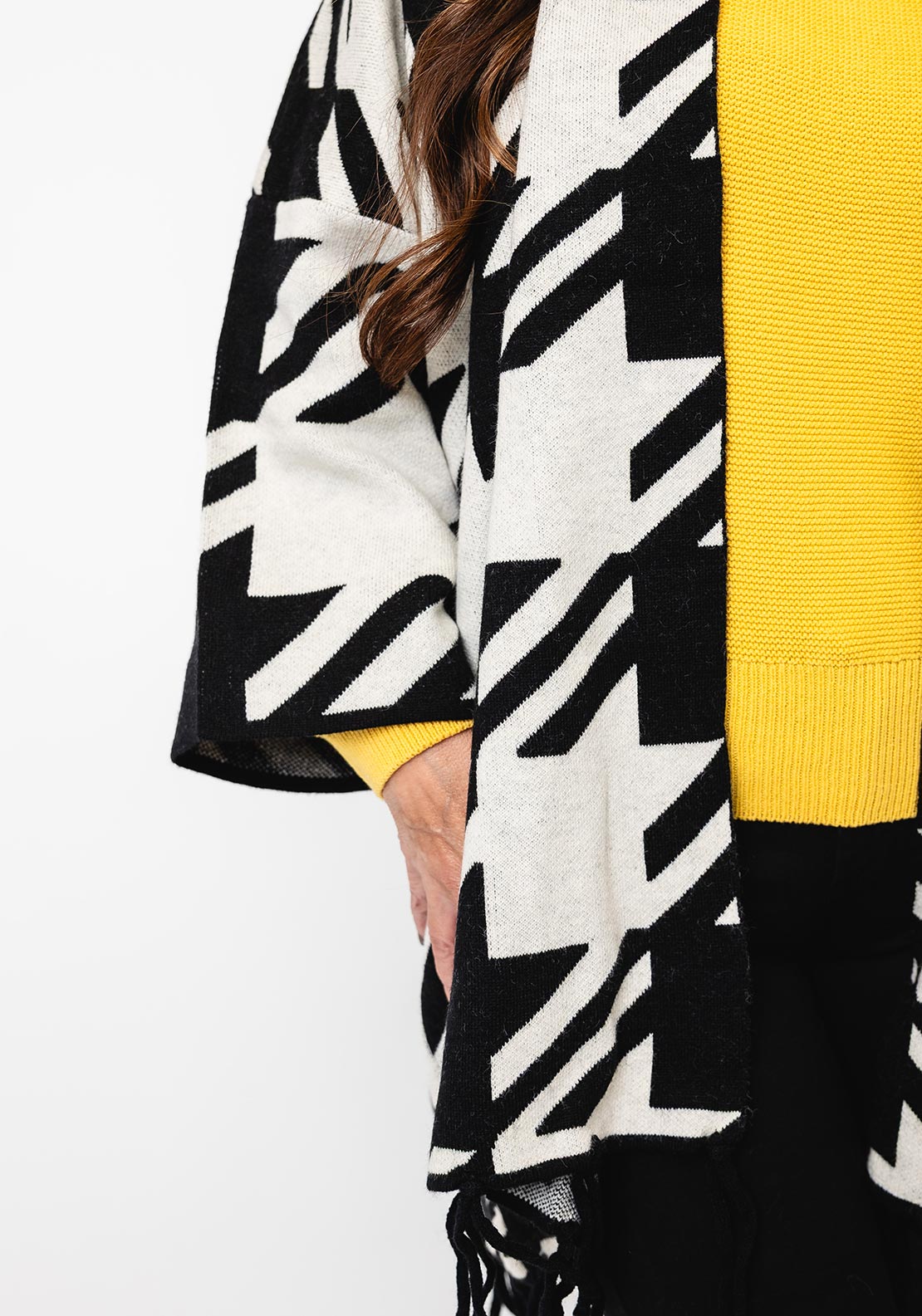 Serafina Collection One-Size Houndstooth Print Cape, Black