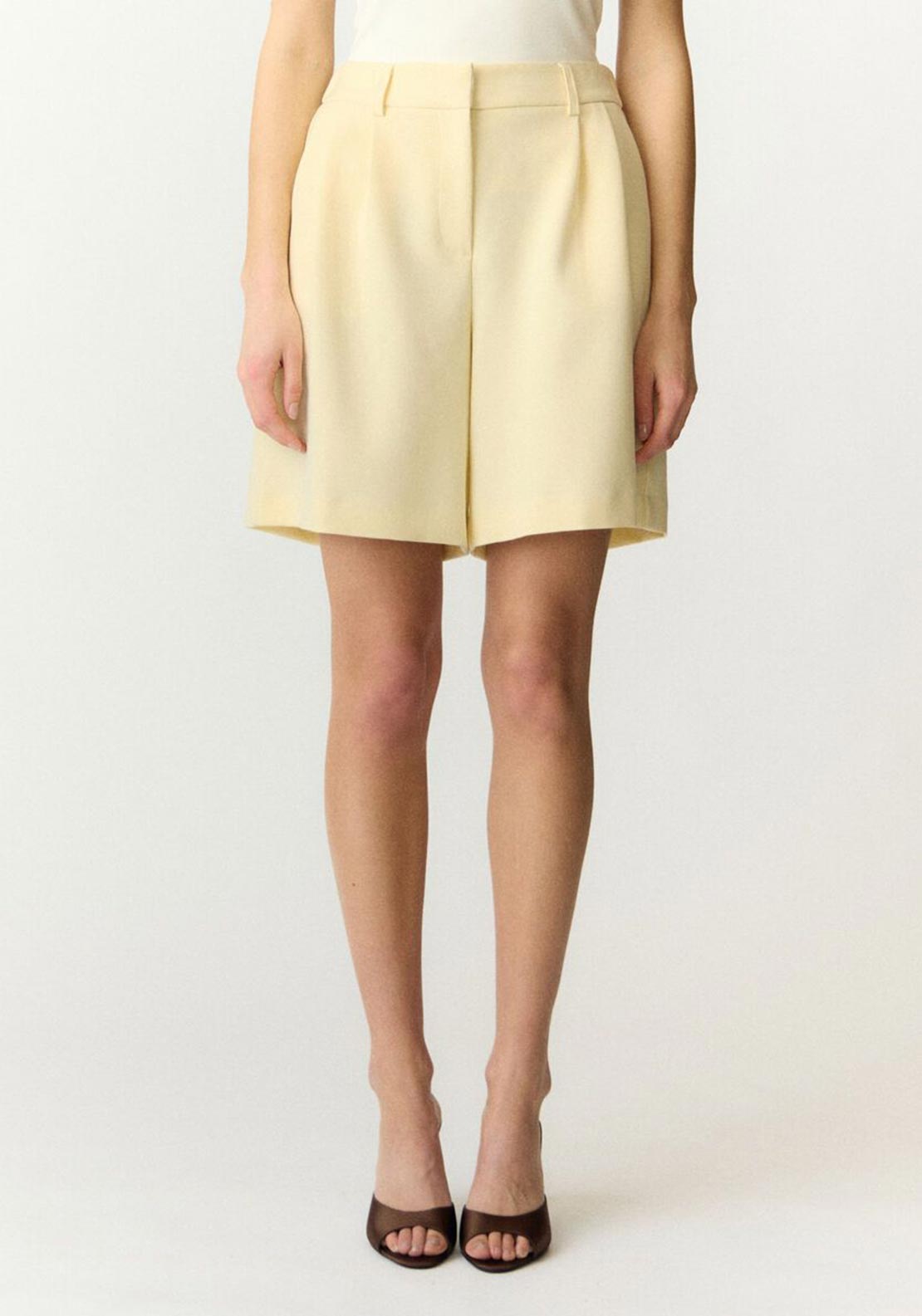 YAS Likka Mid Waist Shorts, Yellow