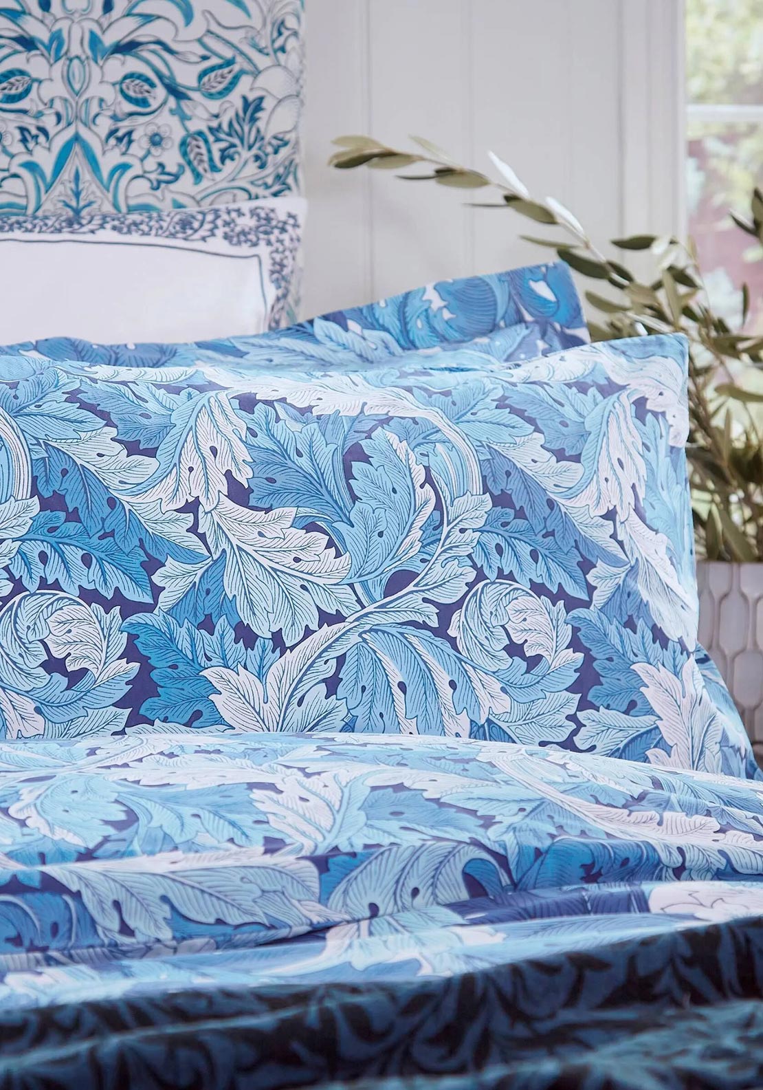 Morris & Co Acanthus Oxford Pillowcase, Woad
