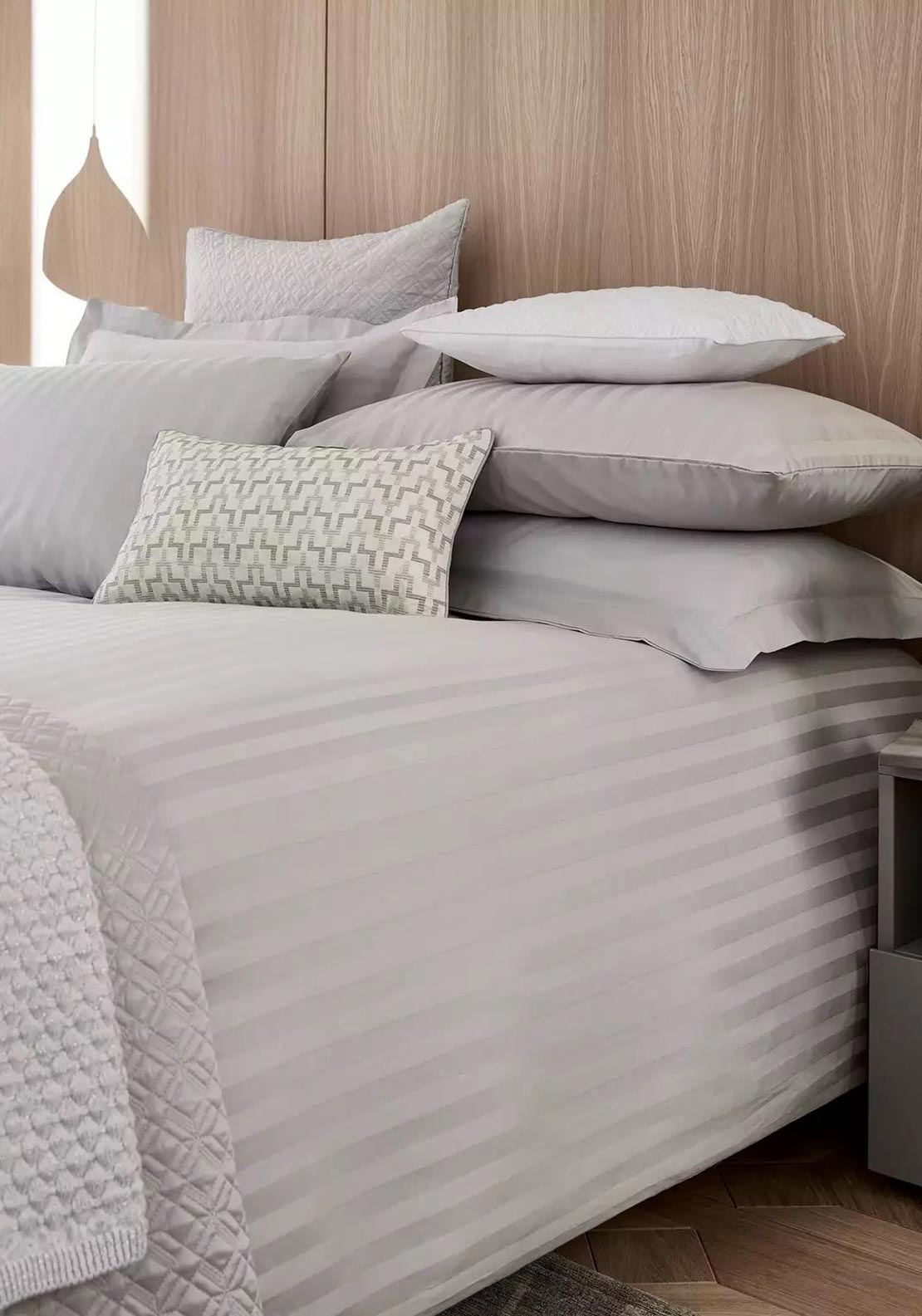Peacock Blue Hotel Alto 200 TC Duvet Set, Platinum