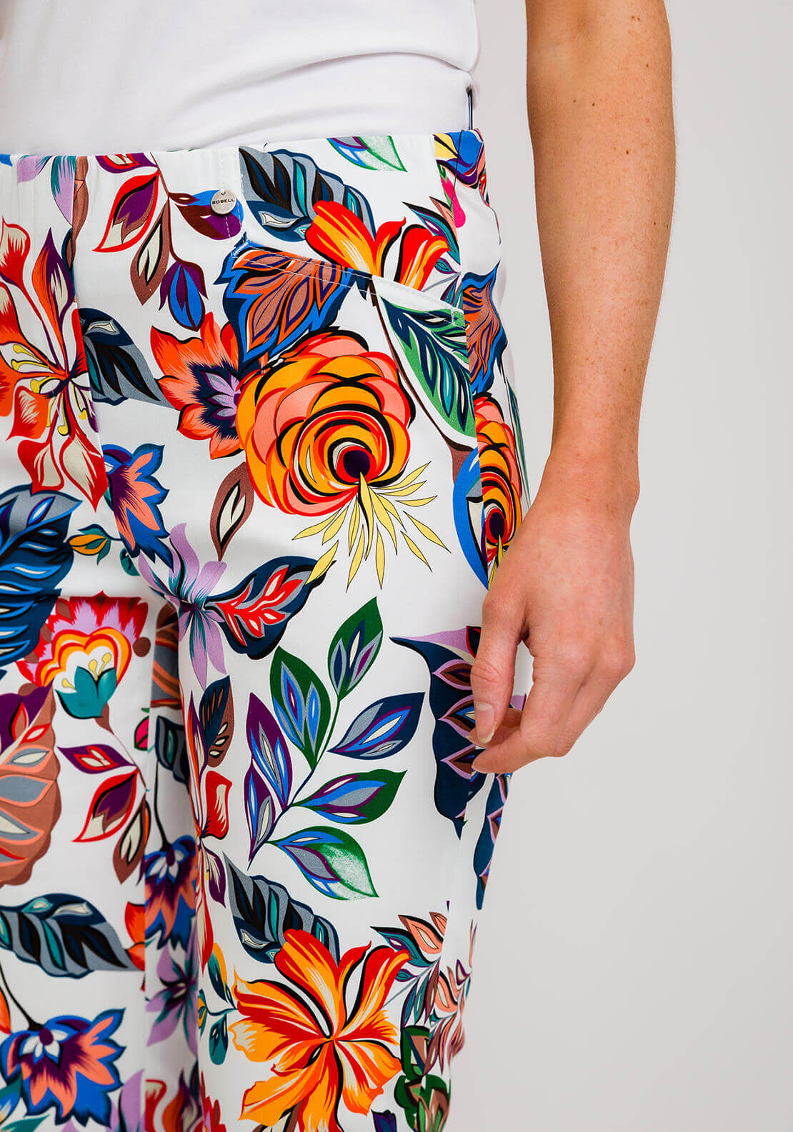 Robell Rose 09 Wild Flower Cropped Trousers, White Multi