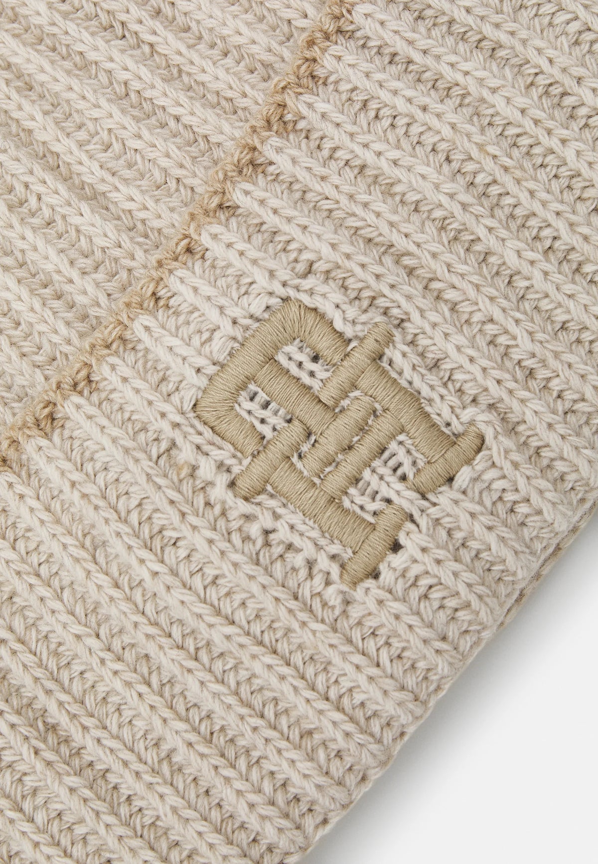 Tommy Hilfiger Festive Luxe Beanie Pom Pom, Oat Milk