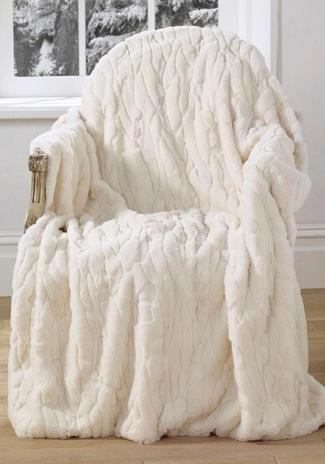 Walton & Co Darcey Fluffy Throw, Cream